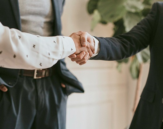 HubSPot_handshake_rawpixel-1208683